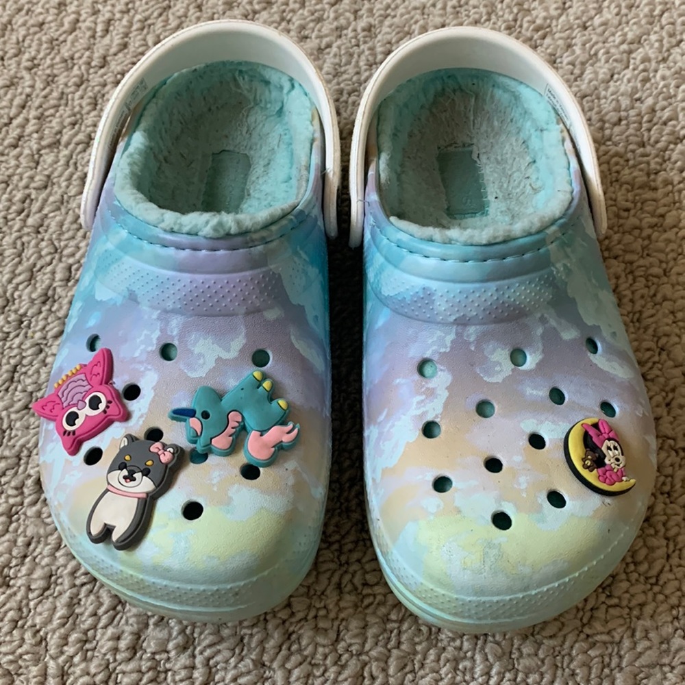 Blue cloud print little girl Crocs